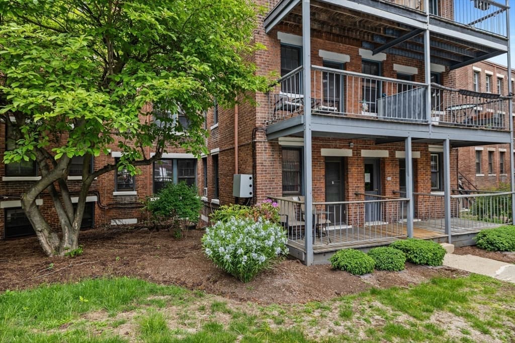 Condominium at 100 Lanark Rd # 4, Boston MA 02135, photo 7 of 11