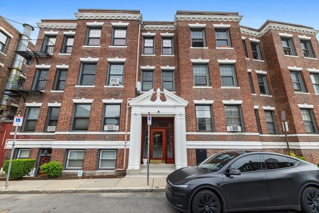 100 Lanark Rd # 4, Boston MA 02135