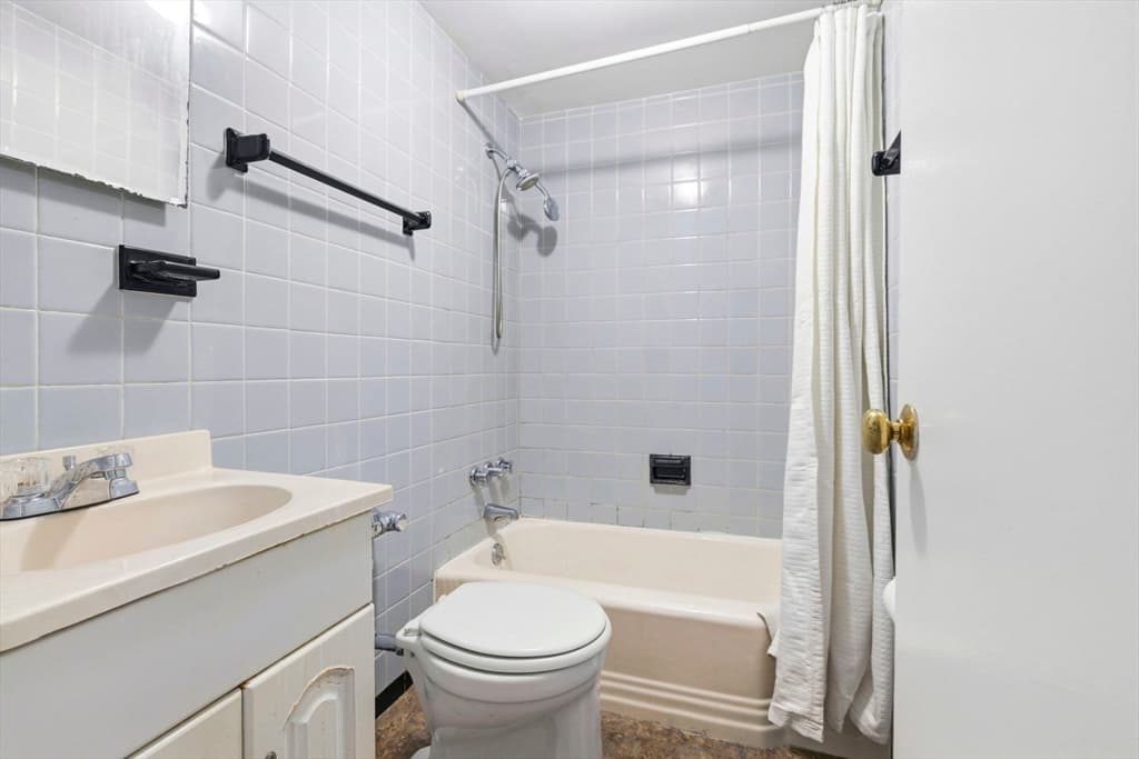Condominium at 100 Lanark Rd # 4, Boston MA 02135, photo 5 of 11