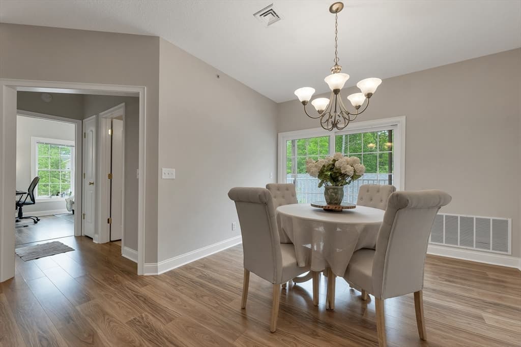 Condominium at 17 Roundabout Way # 5, Manchester NH 03102, Manchester, photo 12 of 40