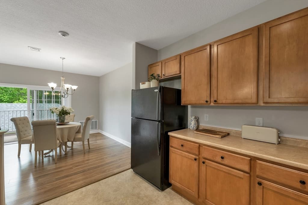 Condominium at 17 Roundabout Way # 5, Manchester NH 03102, Manchester, photo 18 of 40