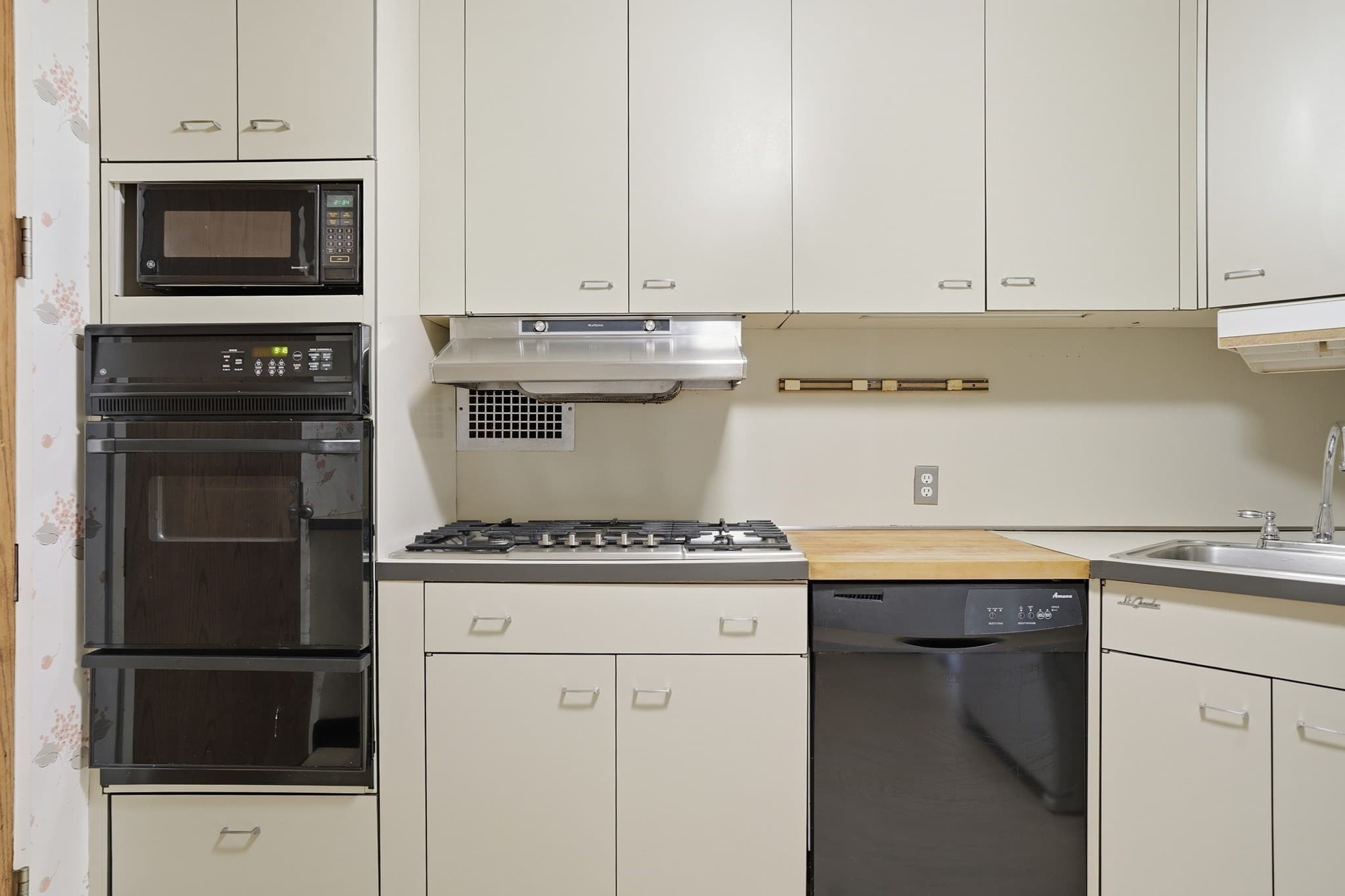 Condominium at 180 Beacon Street, Boston MA 02116, photo 26 of 31