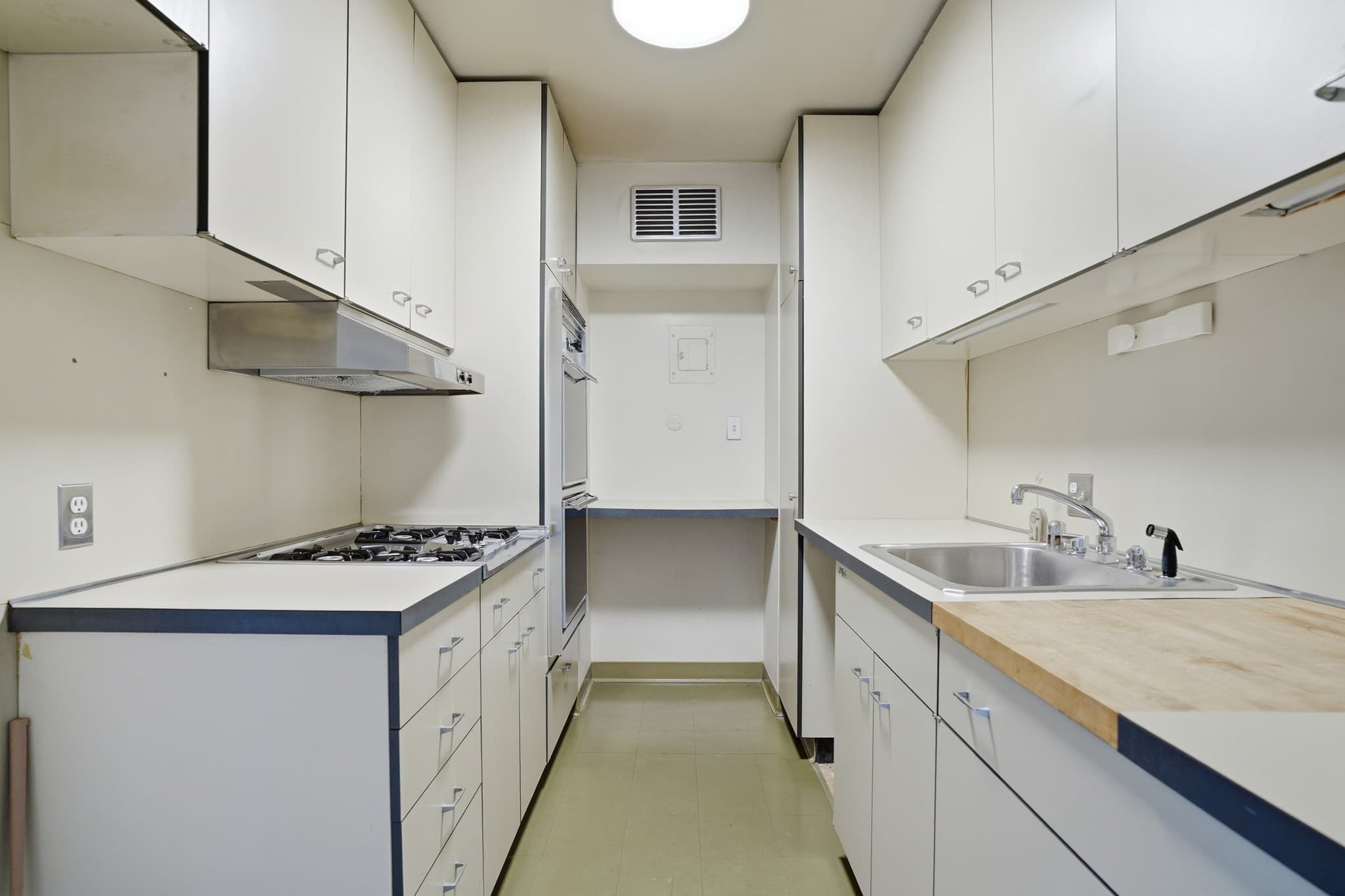 Condominium at 180 Beacon Street, Boston MA 02116, photo 24 of 31