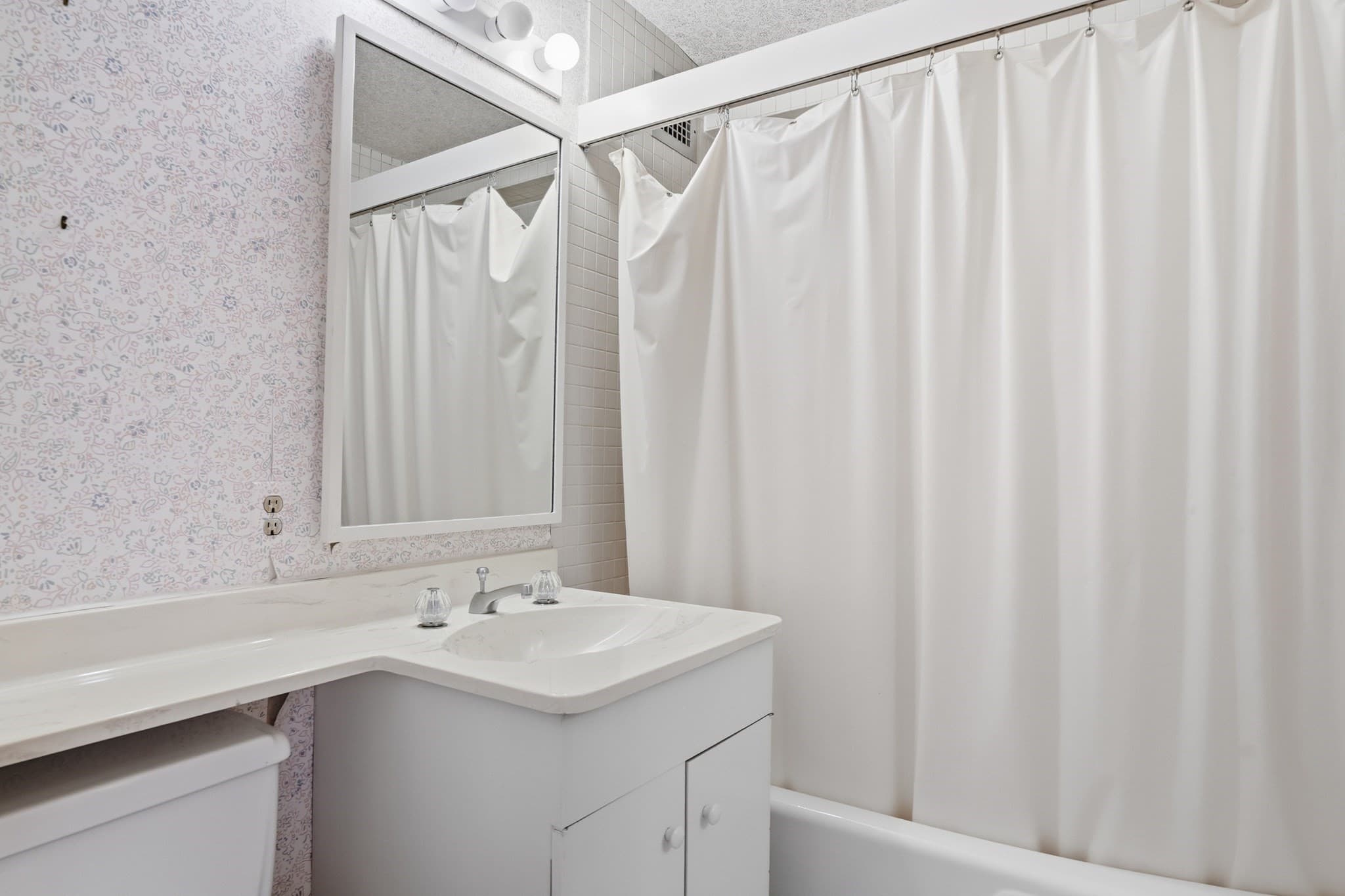 Condominium at 180 Beacon Street, Boston MA 02116, photo 14 of 31