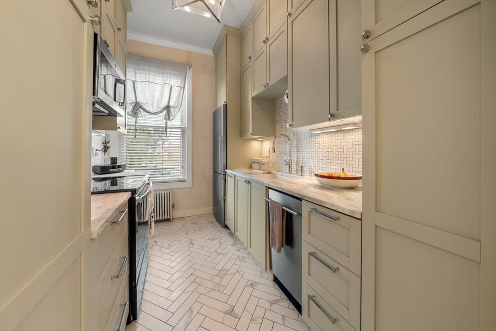 Condominium at 554 E 4th St # 1B, Boston MA 02127, Boston, photo 11 of 28