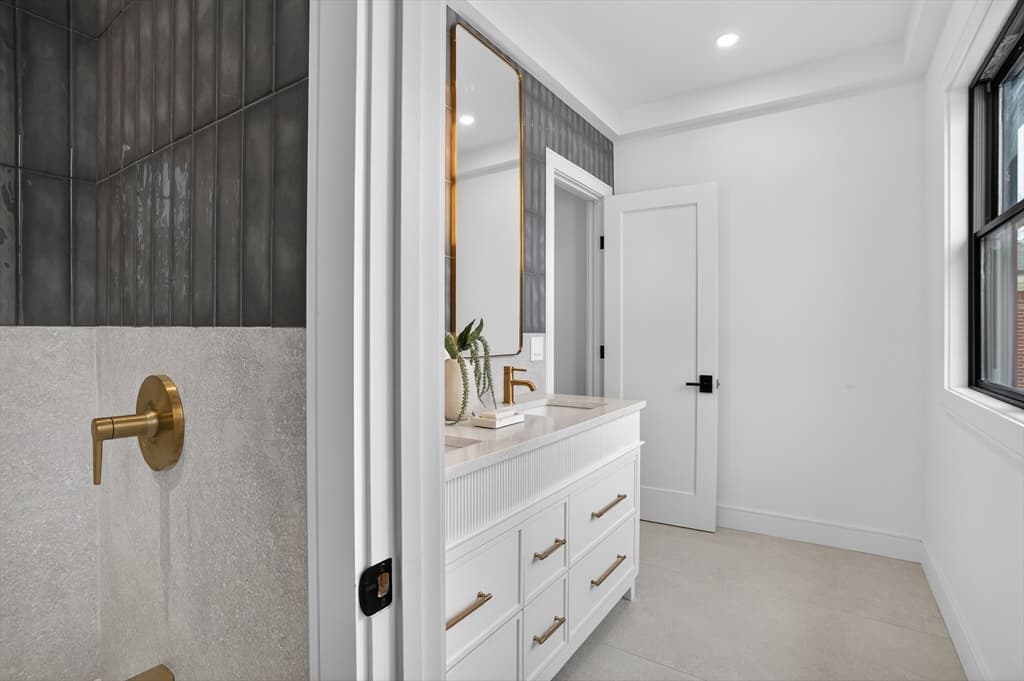 Condominium at 82-84 East Side Pkwy # 82, Newton MA 02458, Newton, photo 26 of 35