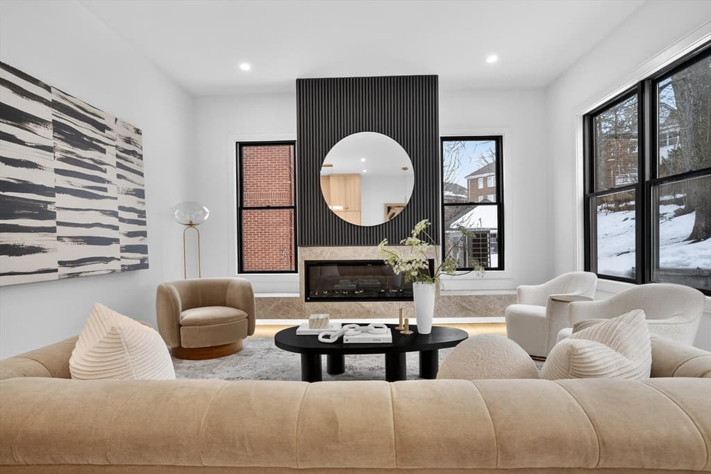 Condominium at 82-84 East Side Pkwy # 82, Newton MA 02458, Newton, photo 3 of 35