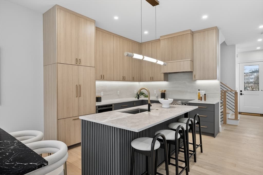 Condominium at 82-84 East Side Pkwy # 82, Newton MA 02458, Newton, photo 9 of 35