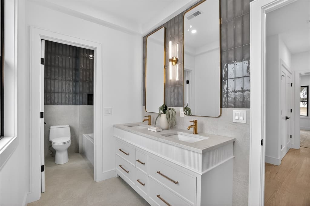 Condominium at 82-84 East Side Pkwy # 82, Newton MA 02458, Newton, photo 24 of 35