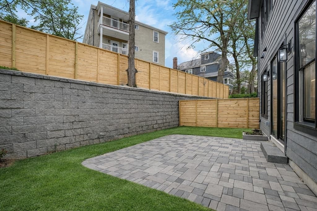 Condominium at 82-84 East Side Pkwy # 82, Newton MA 02458, Newton, photo 34 of 35