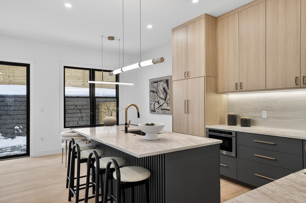 Condominium at 82-84 East Side Pkwy # 82, Newton MA 02458, Newton, photo 10 of 35
