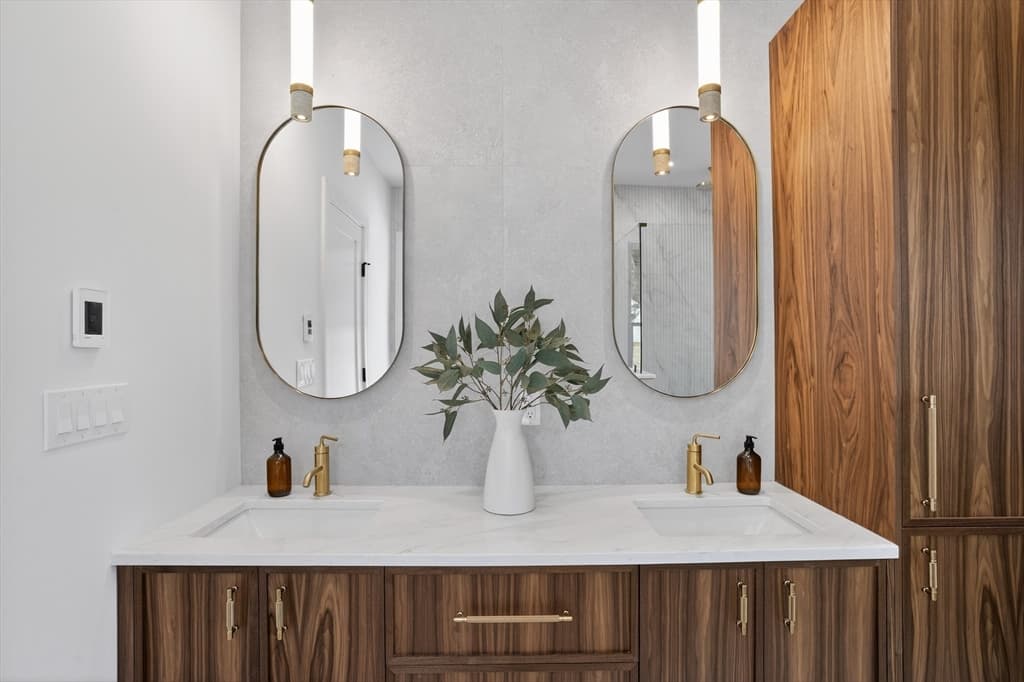Condominium at 82-84 East Side Pkwy # 82, Newton MA 02458, Newton, photo 19 of 35