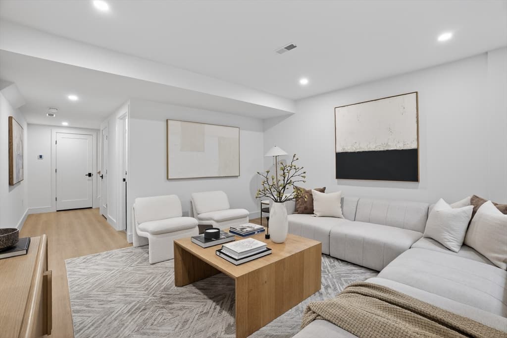 Condominium at 82-84 East Side Pkwy # 82, Newton MA 02458, Newton, photo 29 of 35