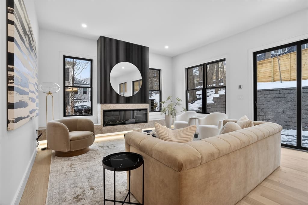 Condominium at 82-84 East Side Pkwy # 82, Newton MA 02458, Newton, photo 4 of 35