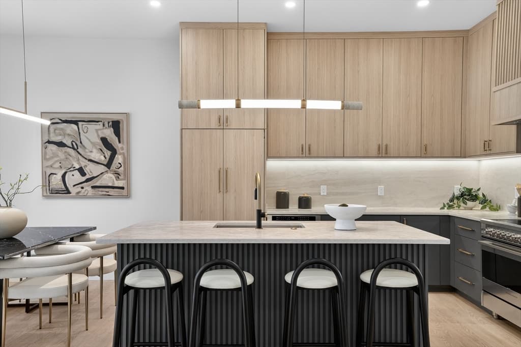 Condominium at 82-84 East Side Pkwy # 82, Newton MA 02458, Newton, photo 8 of 35