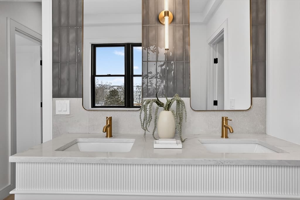 Condominium at 82-84 East Side Pkwy # 82, Newton MA 02458, Newton, photo 25 of 35