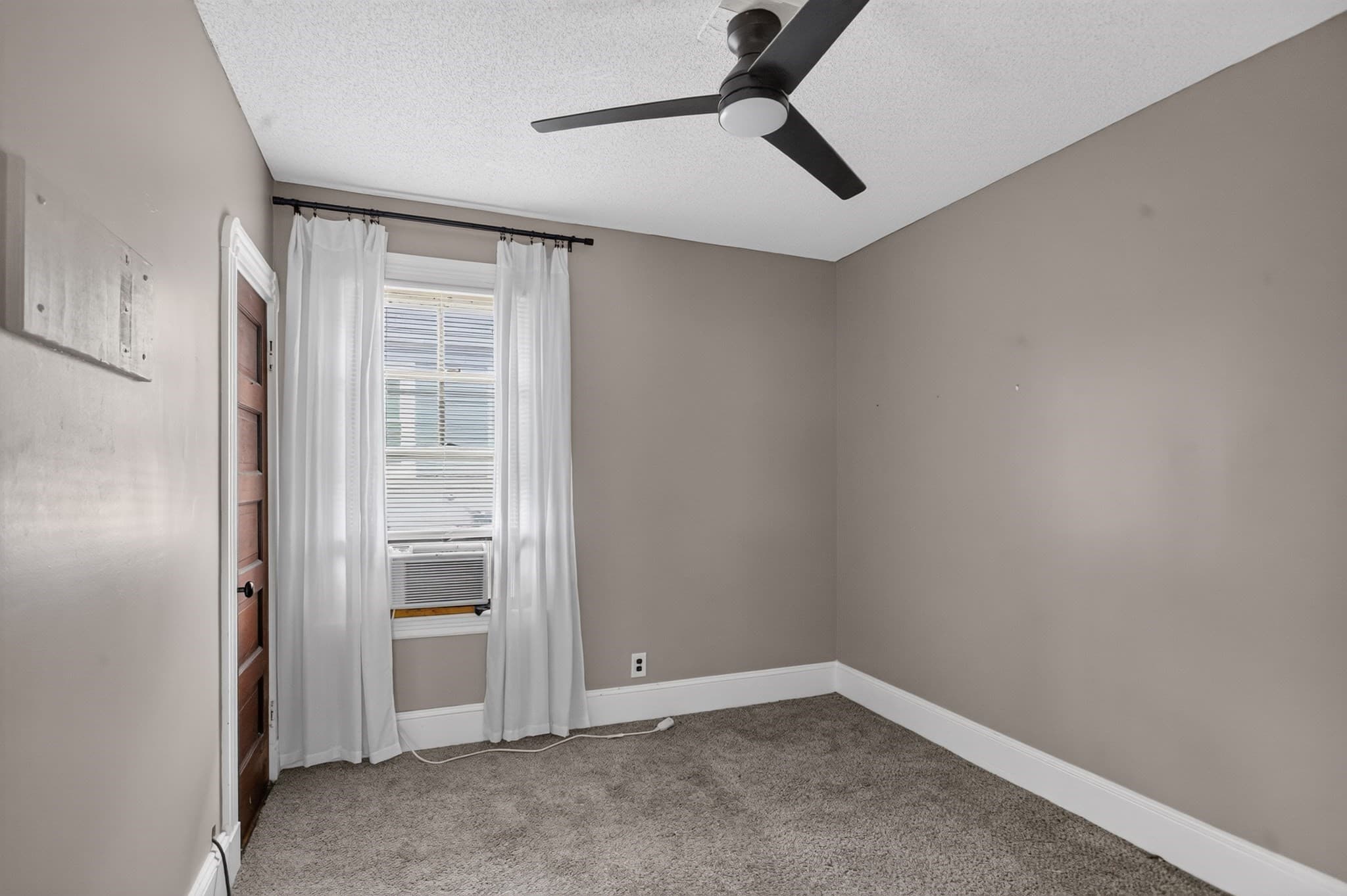 2 Family - 2 Units Up/Down at 26 Ashland Pl, New Bedford MA 02740, New Bedford, photo 2 of 42