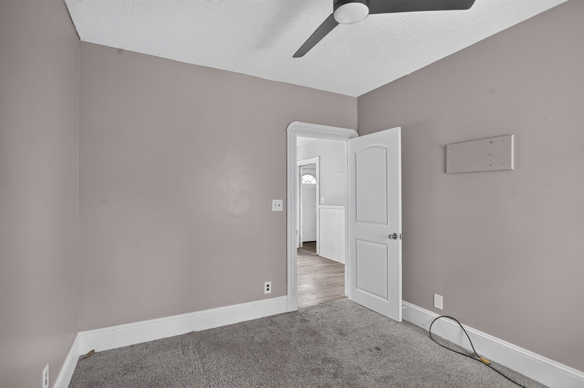 2 Family - 2 Units Up/Down at 26 Ashland Pl, New Bedford MA 02740, New Bedford, photo 3 of 42