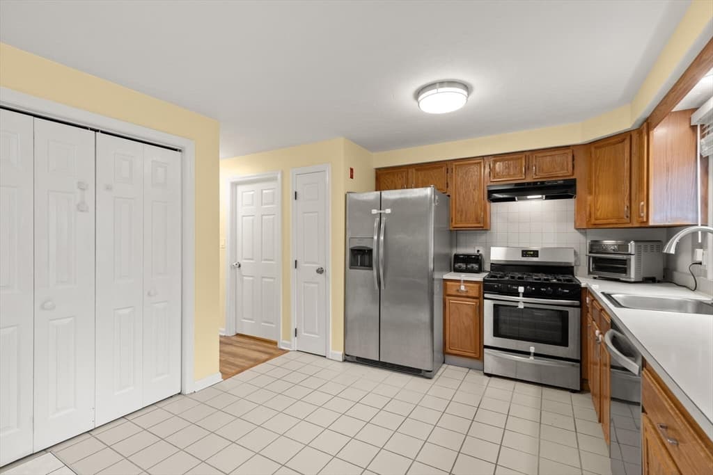 Condominium at 1603 Irving Rd # 1603, Randolph MA 02368, photo 5 of 16