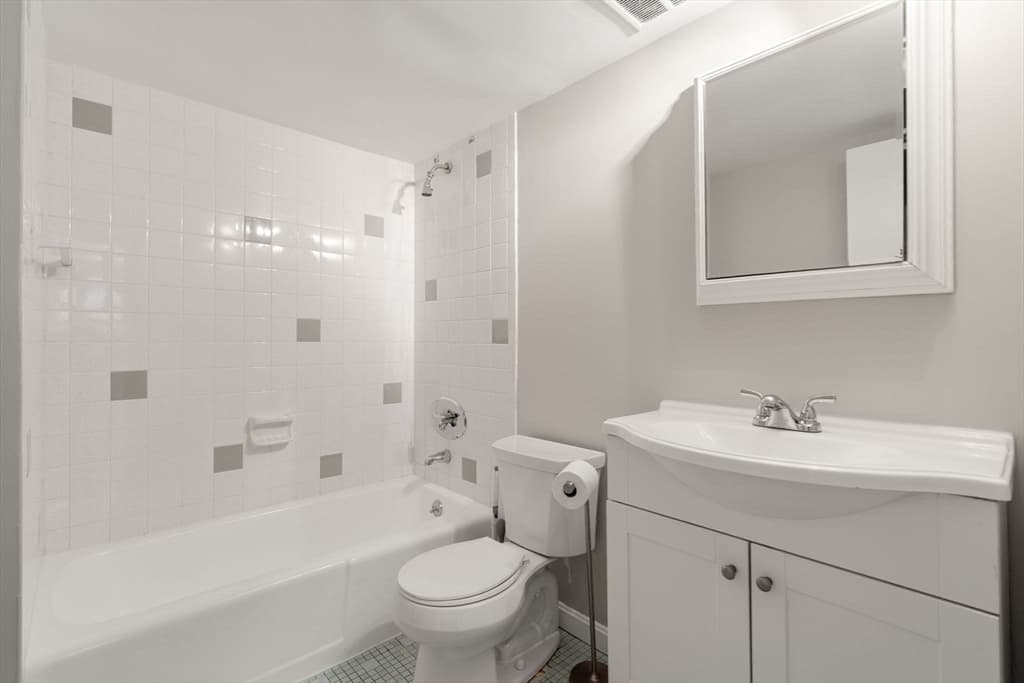 Condominium at 47 Mystic # 3A, Arlington MA 02474, Arlington, photo 9 of 18