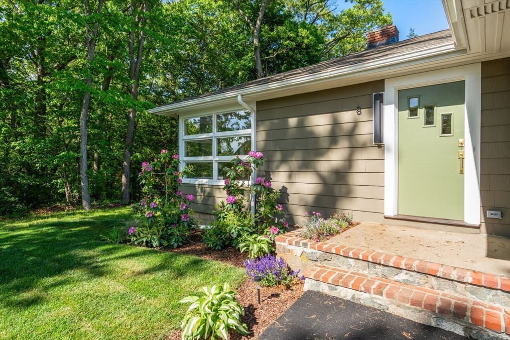 8 Everett St, Wakefield MA 01880