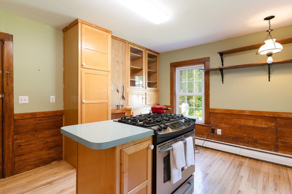 Multi Family at 106-108 Chestnut St, Southbridge MA 01550, photo 17 of 37