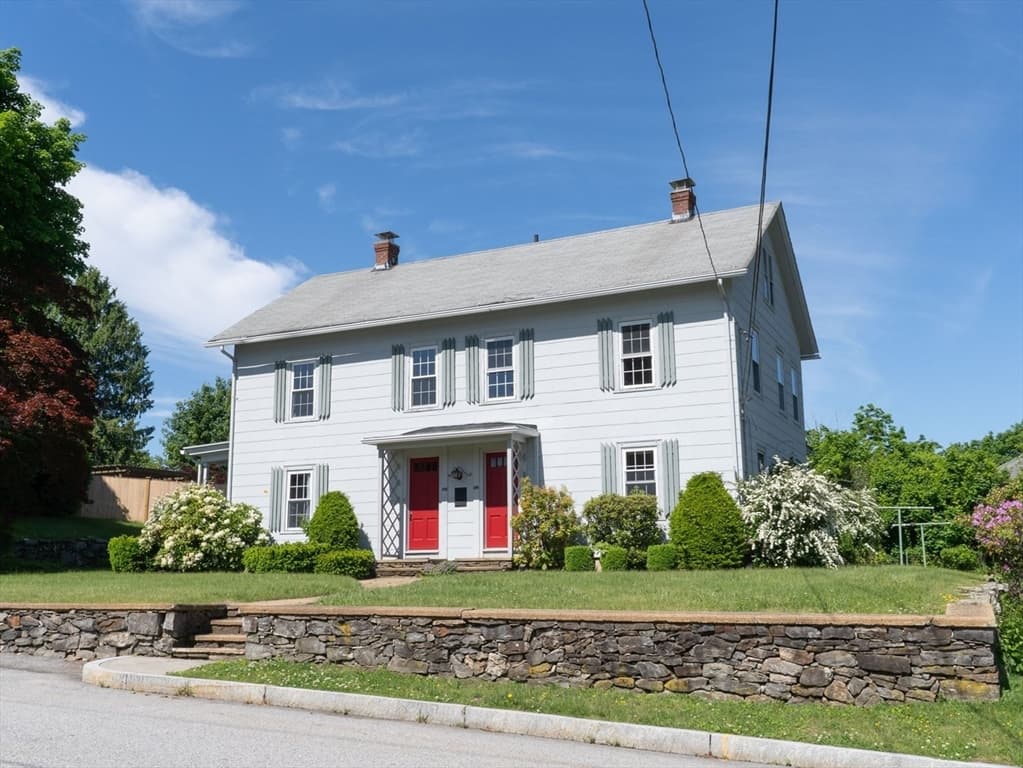 106-108 Chestnut St, Southbridge MA 01550