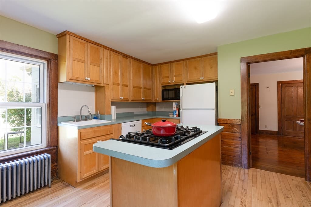 Multi Family at 106-108 Chestnut St, Southbridge MA 01550, photo 18 of 37