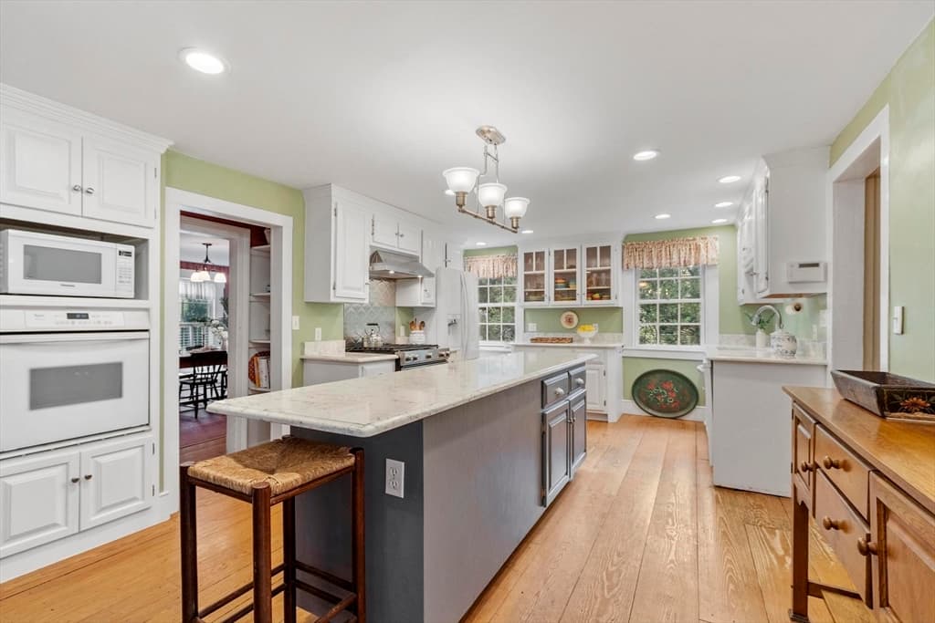 44 Andover Street, North Andover MA 01845 photo 3
