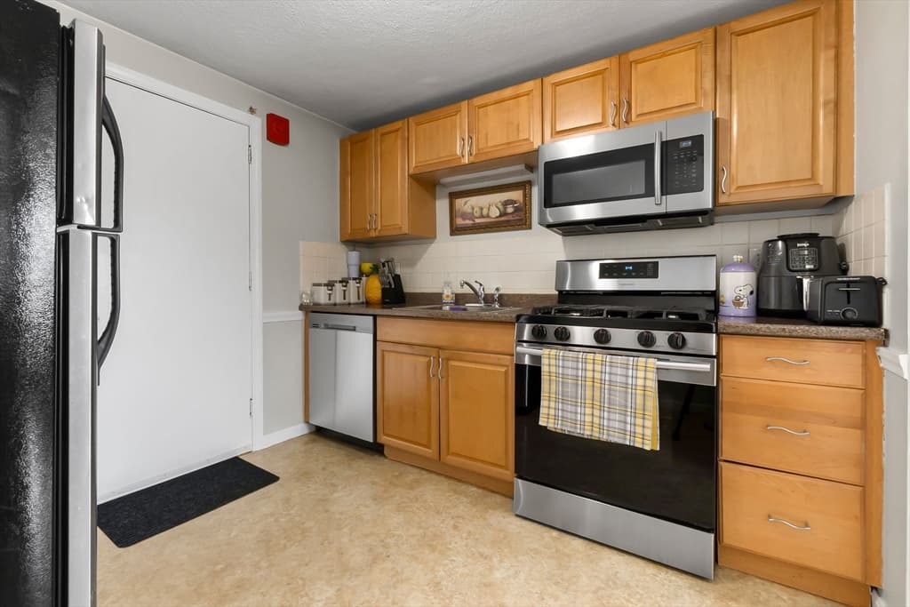 70 Mudge St # 17, Lynn MA 01902 photo 3