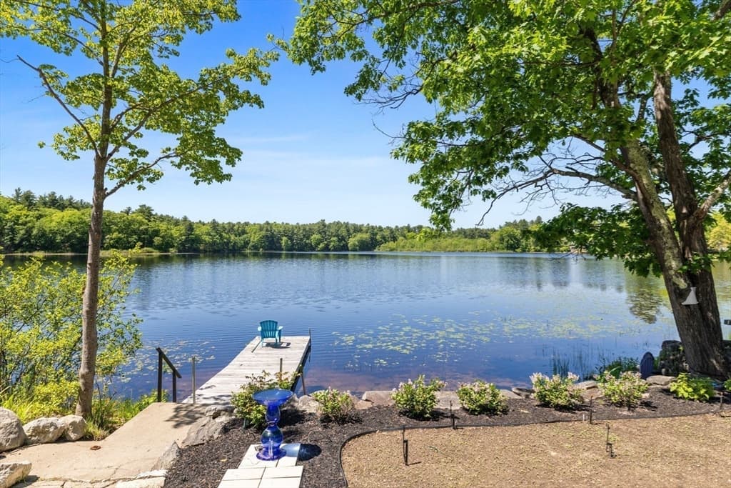35 Keyes Rd, Westford MA 01886