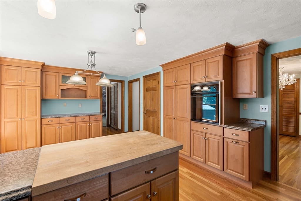 Single Family Residence at 17 Kernwood Hts, Beverly MA 01915, Beverly, photo 13 of 37