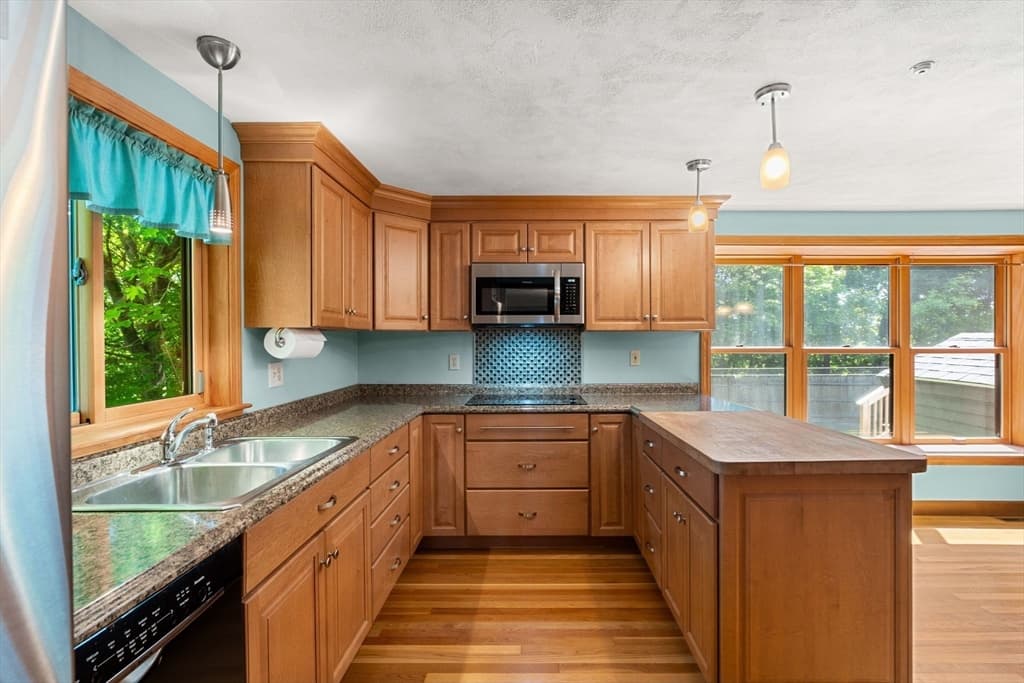 Single Family Residence at 17 Kernwood Hts, Beverly MA 01915, Beverly, photo 12 of 37