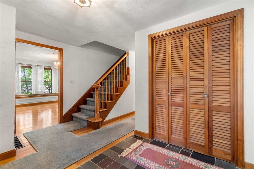 Single Family Residence at 17 Kernwood Hts, Beverly MA 01915, Beverly, photo 9 of 37