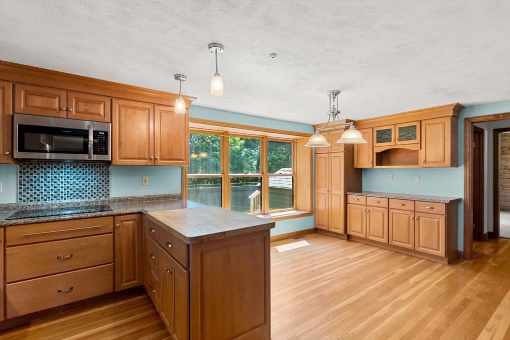 Single Family Residence at 17 Kernwood Hts, Beverly MA 01915, Beverly, photo 14 of 37