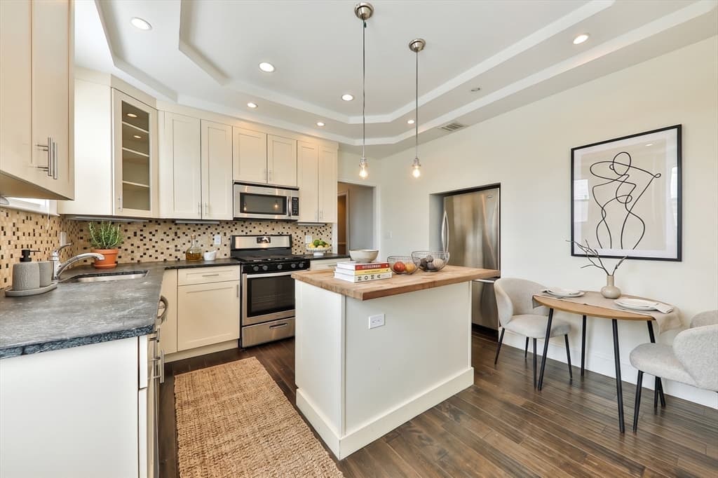 Condominium at 9 Bellflower # C, Boston MA 02125, Boston, photo 5 of 21