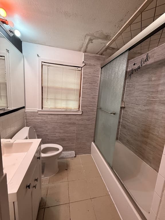 Single Family Residence at 780 Summer St, Brockton MA 02302, photo 6 of 22