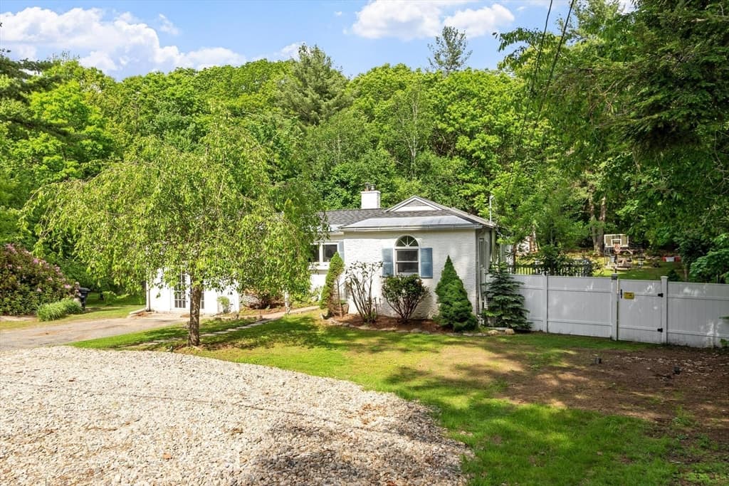Single Family Residence at 144 Bailey Rd., Holden MA 01520, Holden, photo 2 of 42