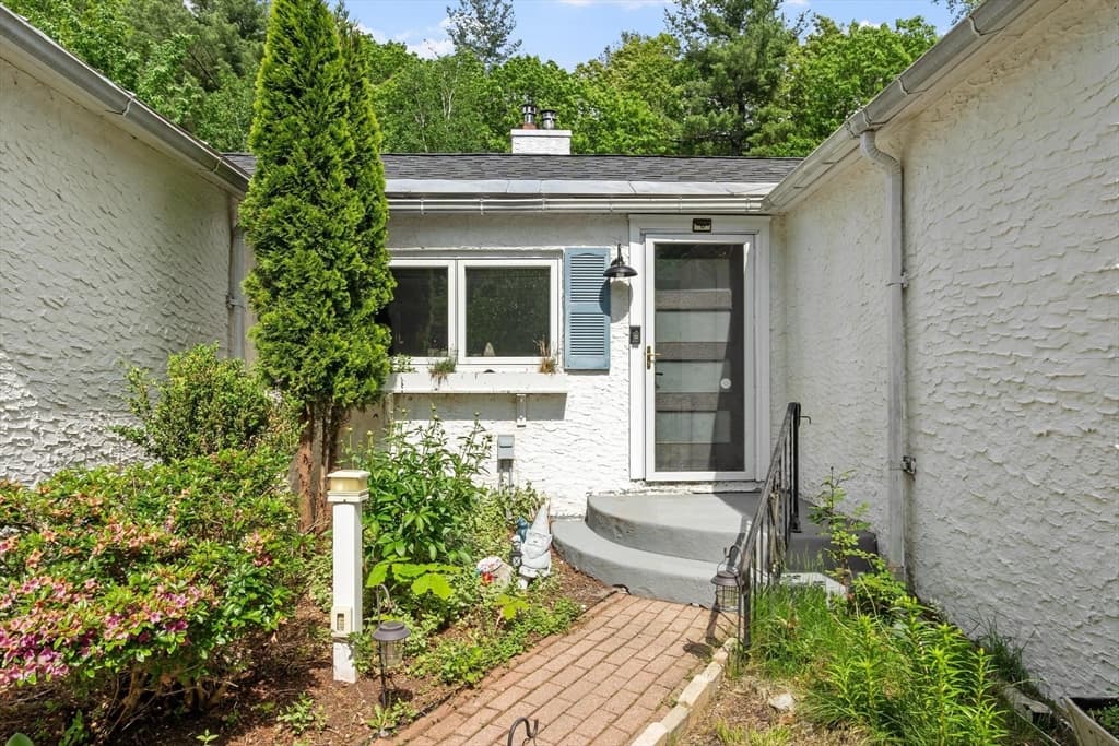 Single Family Residence at 144 Bailey Rd., Holden MA 01520, Holden, photo 3 of 42