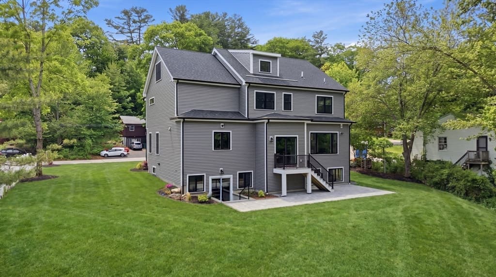 174 Winn St, Burlington MA 01803 photo 2