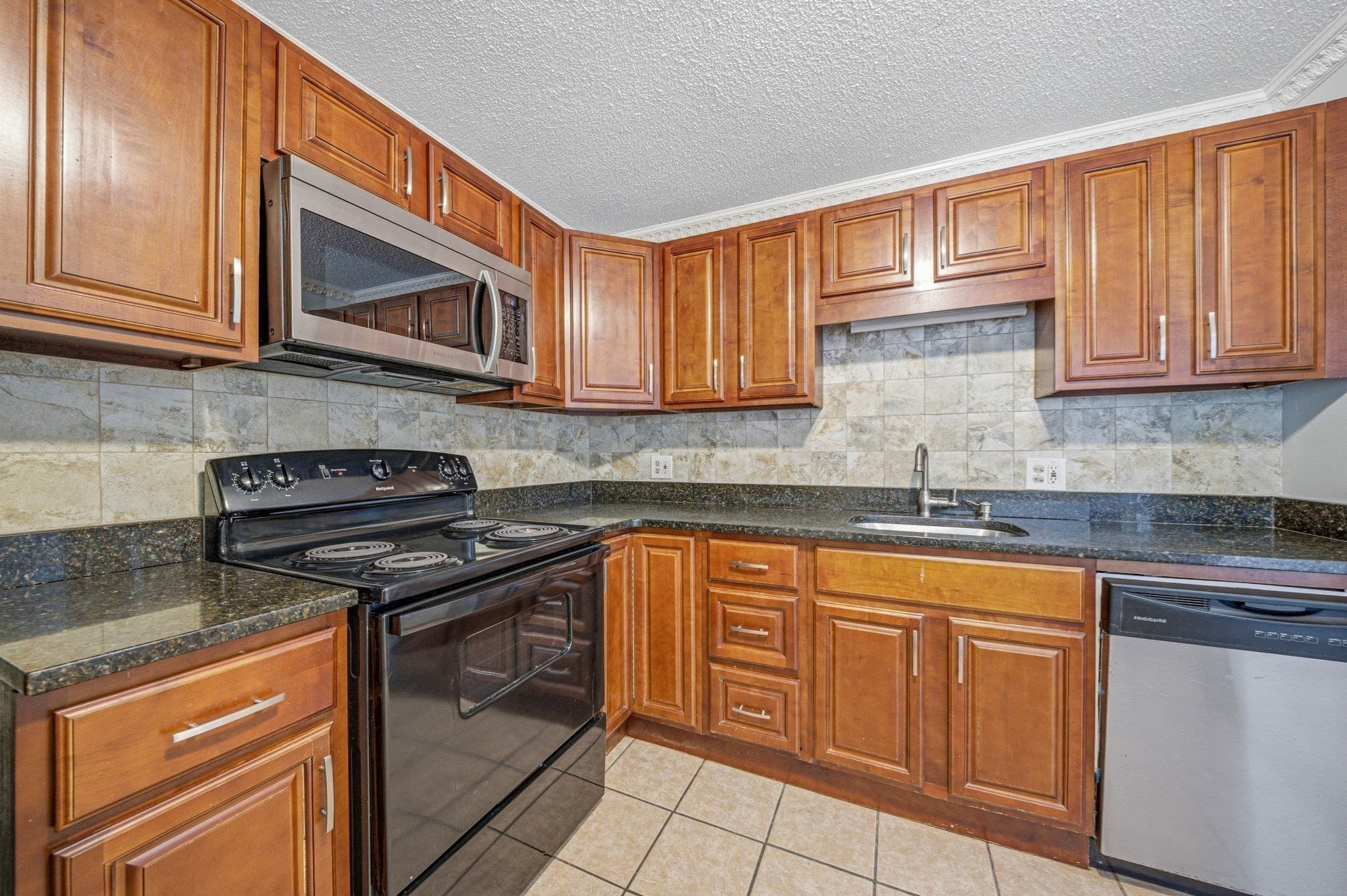 Condominium at 286 Fenno St # 1, Revere MA 02151, photo 8 of 32