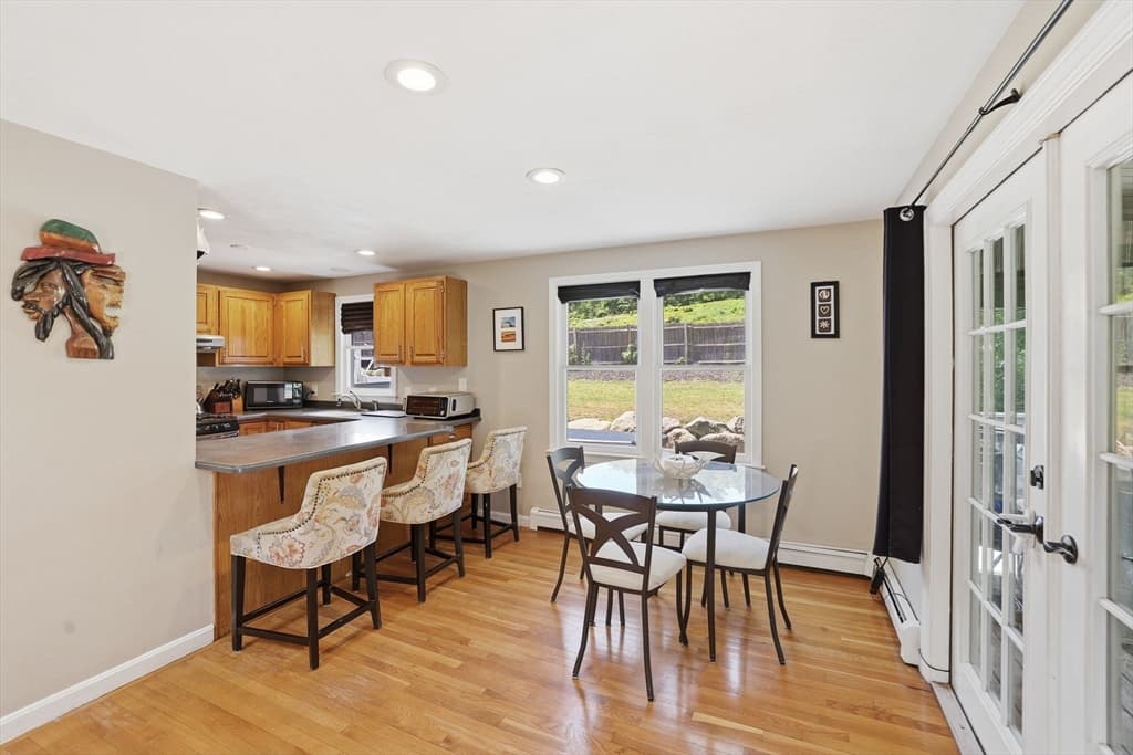 Single Family Residence at 10 Marthas Way, Barnstable MA 02632, photo 6 of 41