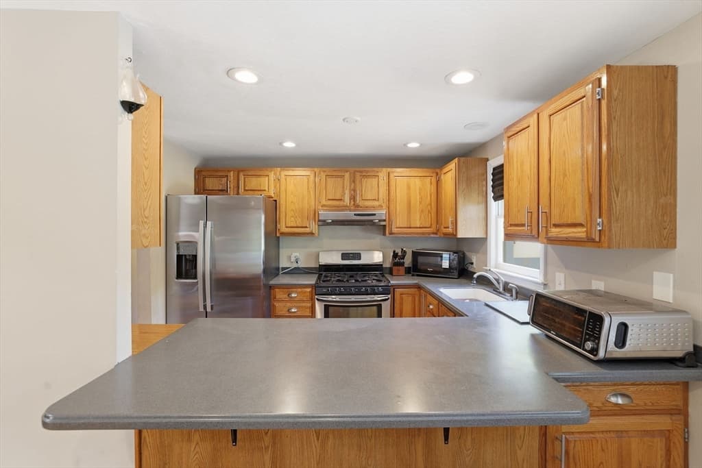 Single Family Residence at 10 Marthas Way, Barnstable MA 02632, photo 5 of 41