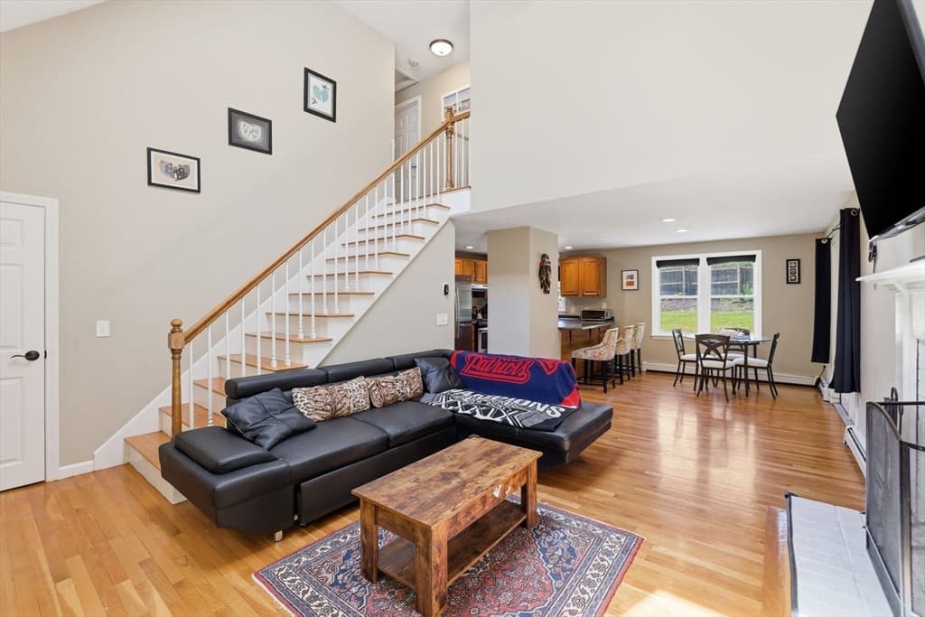 Single Family Residence at 10 Marthas Way, Barnstable MA 02632, photo 9 of 41
