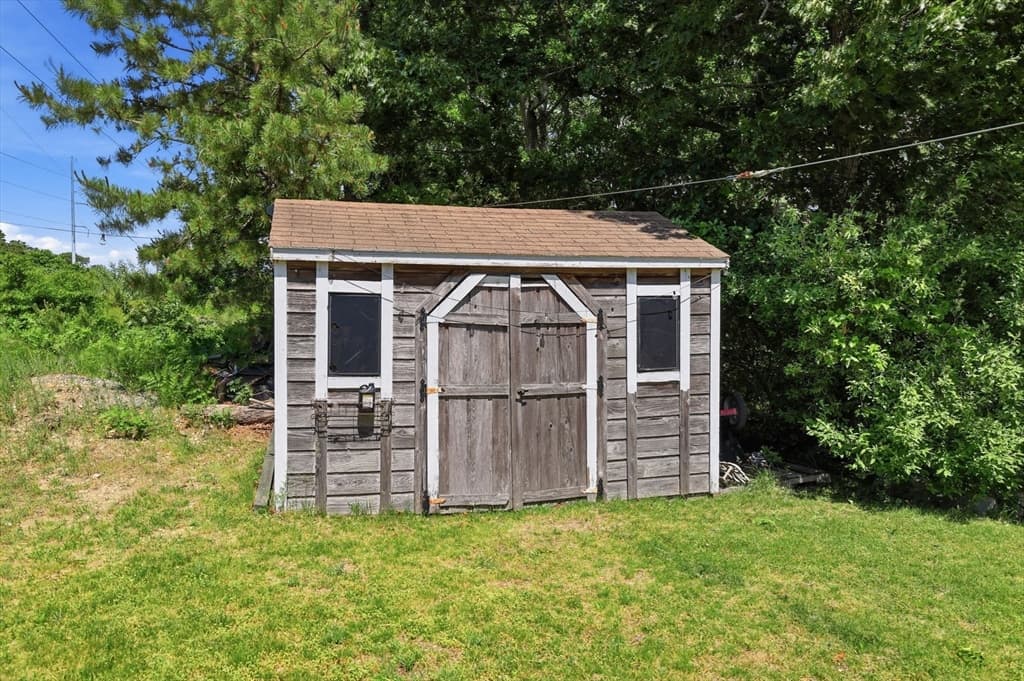 Single Family Residence at 10 Marthas Way, Barnstable MA 02632, photo 38 of 41
