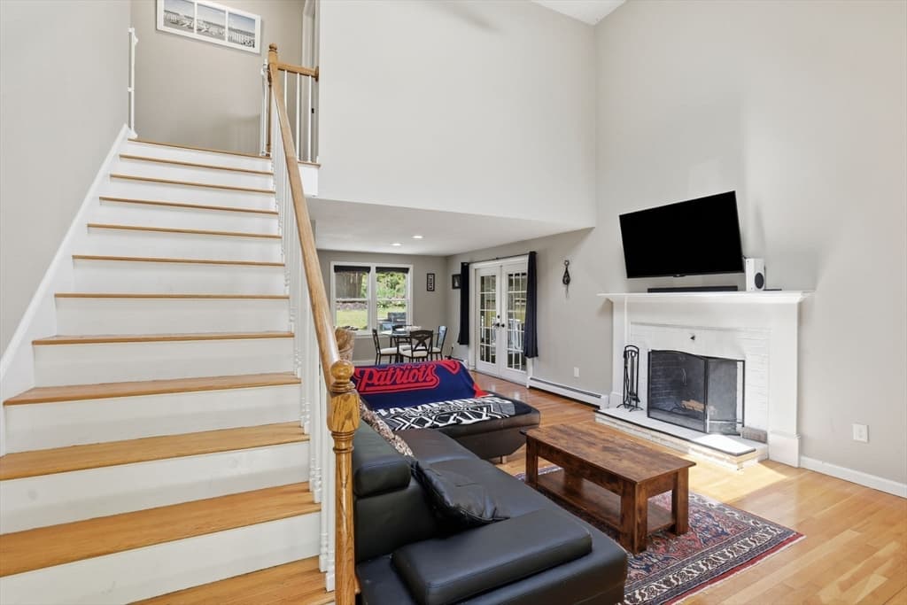 Single Family Residence at 10 Marthas Way, Barnstable MA 02632, photo 11 of 41