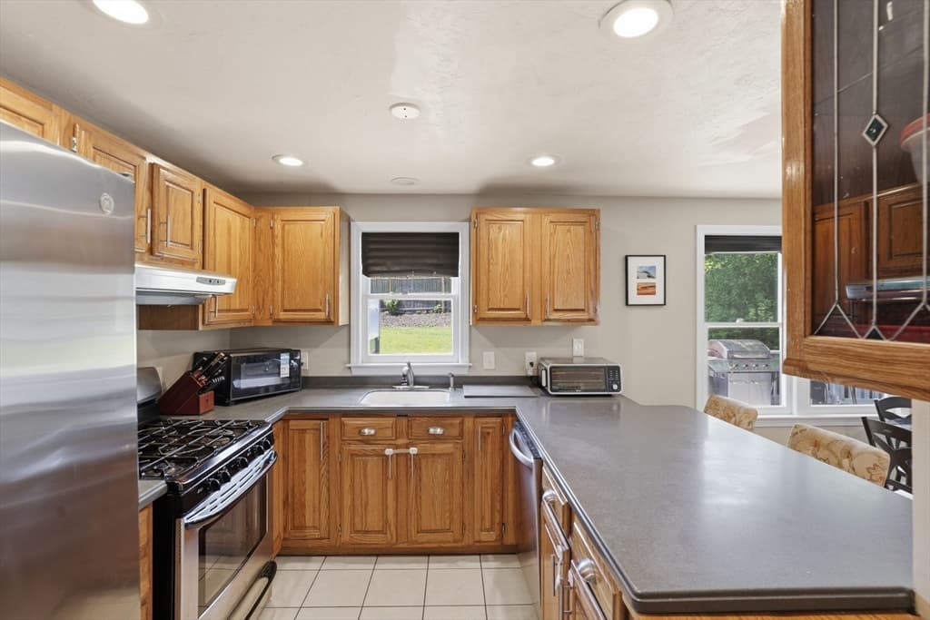 Single Family Residence at 10 Marthas Way, Barnstable MA 02632, photo 4 of 41
