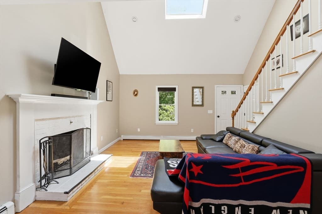 Single Family Residence at 10 Marthas Way, Barnstable MA 02632, photo 8 of 41