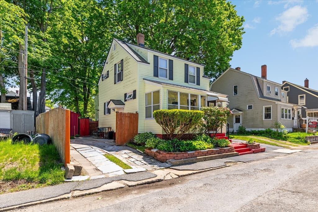 82 Rich St, Gardner MA 01440