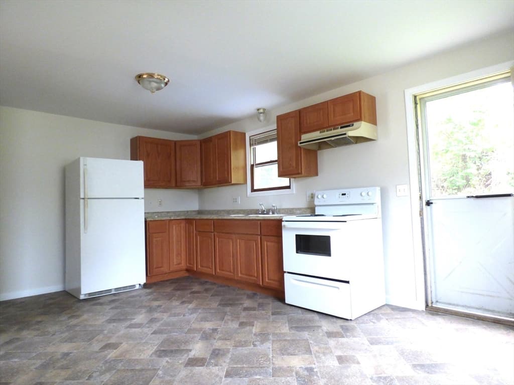26-28 Daniel St, Springfield MA 01151 photo 7